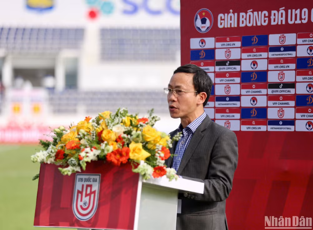 Ông Nguyễn Minh Châu - Phó Tổng Thư ký Liên đoàn Bóng đá Việt Nam, Trưởng Ban tổ chức giải phát biểu tại buổi lễ khai mạc. (Ảnh: TUẤN HỮU)