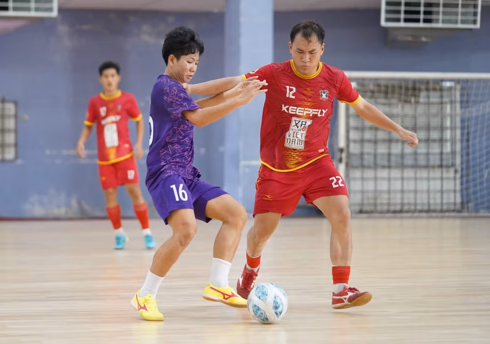 Đội tuyển futsal nữ Việt Nam hòa 2-2 câu lạc bộ futsal nam Xạ Store. 