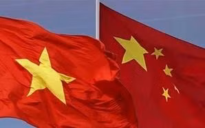 Quốc kỳ Việt Nam và Trung Quốc. (Nguồn: Báo Điện tử Chính phủ)