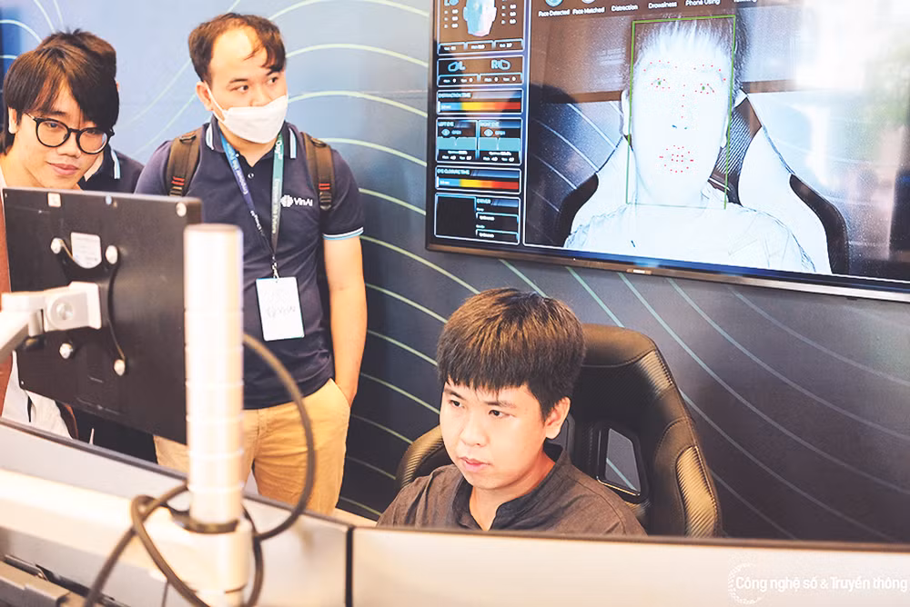 Hệ thống giám sát người lái bằng công nghệ AI do Việt Nam phát triển. 