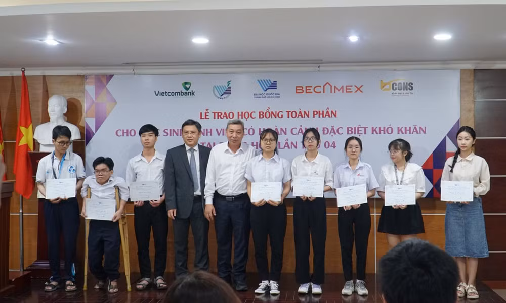 Lế trao học bổng toàn phần