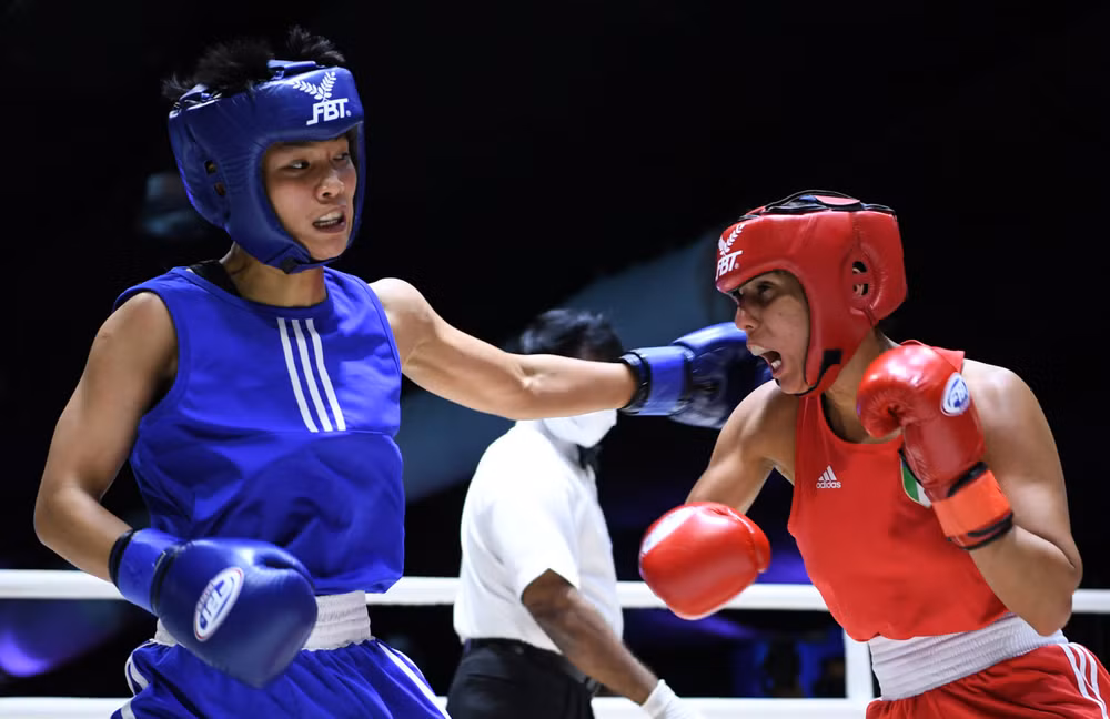 Kim Ánh (trái) là võ sĩ tài năng của boxing Việt Nam. Ảnh: ASBC