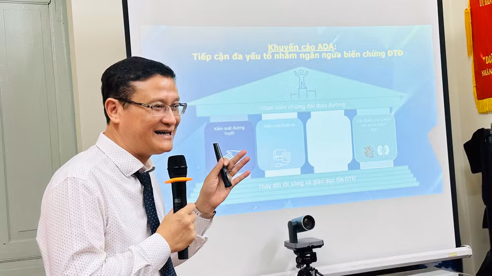 PGS,TS Phan Hướng Dương chia sẻ về những nghiên cứu lớn trong điều trị đái tháo đường. PGS,TS Phan Hướng Dương chia sẻ về những nghiên cứu lớn trong điều trị đái tháo đường.
