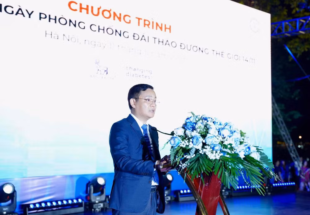 TS Vương Ánh Dương phát biểu tại chương trình kêu gọi mọi người có trách nhiệm với sức khỏe của mình.