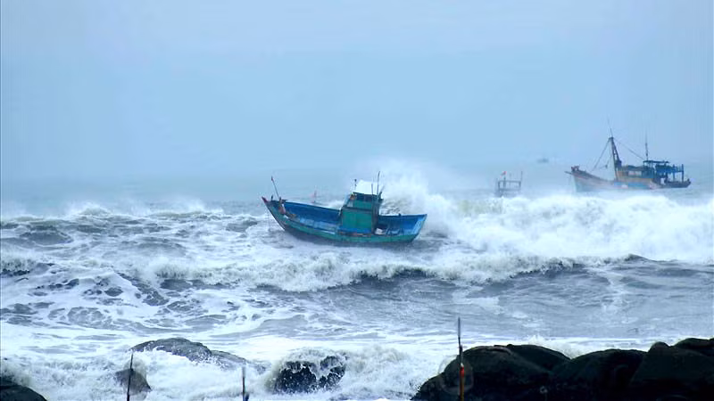 Sắp hình thành vùng áp thấp trên Biển Đông gây biển động mạnh