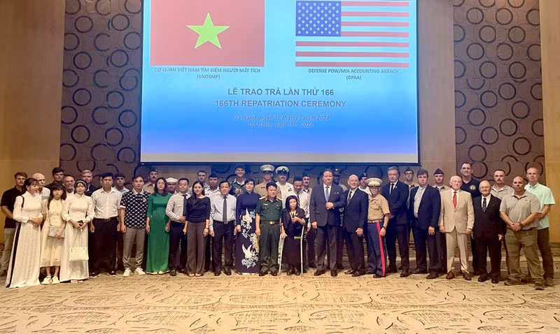 Các đại biểu dự Lễ trao trả hài cốt quân nhân Hoa Kỳ lần thứ 166.
