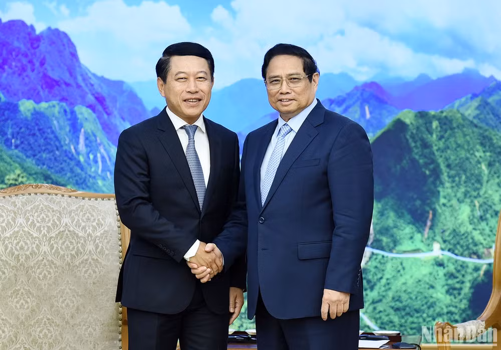 Thủ tướng Phạm Minh Chính và Phó Thủ tướng, Bộ trưởng Ngoại giao Lào Saleumxay Kommasith.