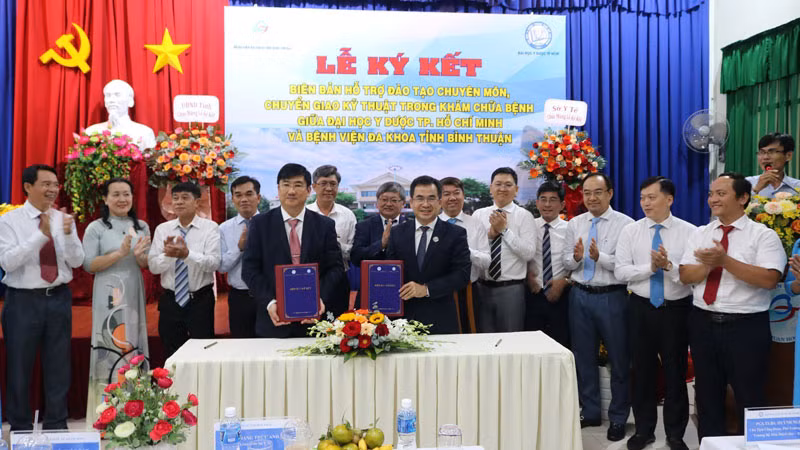Lễ ký kết giữa Bệnh viện đa khoa tỉnh Bình Thuận và Đại học Y Dược Thành phố Hồ Chí Minh.