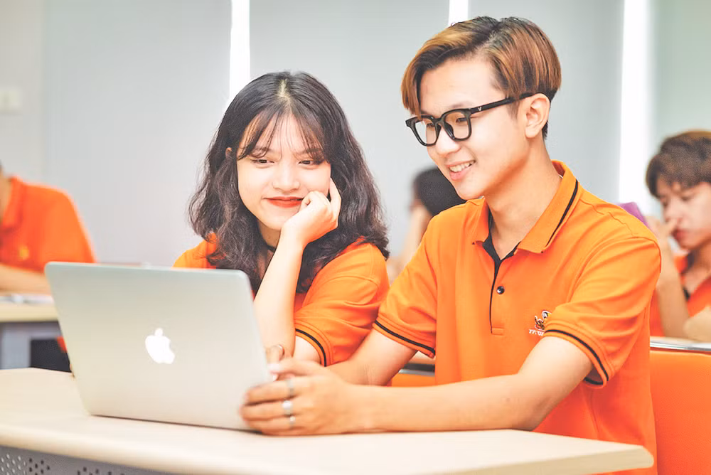 Sinh viên ngành Digital Marketing, Đại học FPT Hà Nội - một trong những đơn vị tiếp cận xu hướng đào tạo liên ngành sớm ở Việt Nam. Sinh viên ngành Digital Marketing, Đại học FPT Hà Nội - một trong những đơn vị tiếp cận xu hướng đào tạo liên ngành sớm ở Việt Nam.
