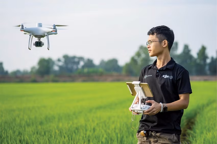 Nguyễn Văn Thiên Vũ, Giám đốc Công ty cổ phần thiết bị bay AgriDrone Việt Nam.