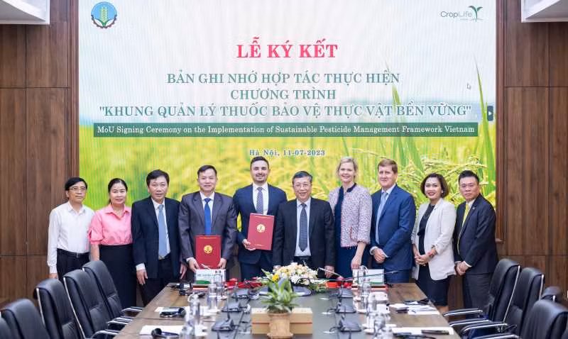 Lễ ký kết Bản ghi nhớ hợp tác thực hiện chương trình “Khung quản lý thuốc bảo vệ thực vật bền vững” giữa Cục Bảo vệ thực vật và CropLife châu Á