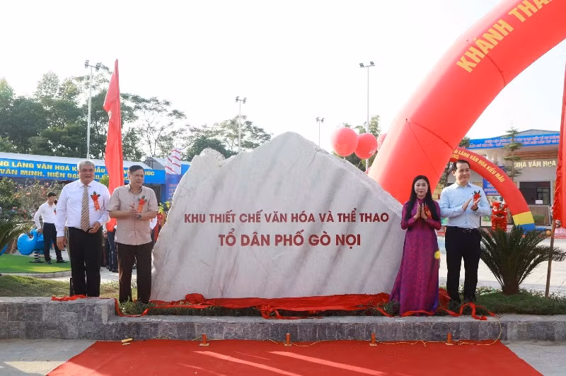 Lãnh đạo tỉnh Vĩnh Phúc và thành phố Vĩnh Yên khánh thành công trình.