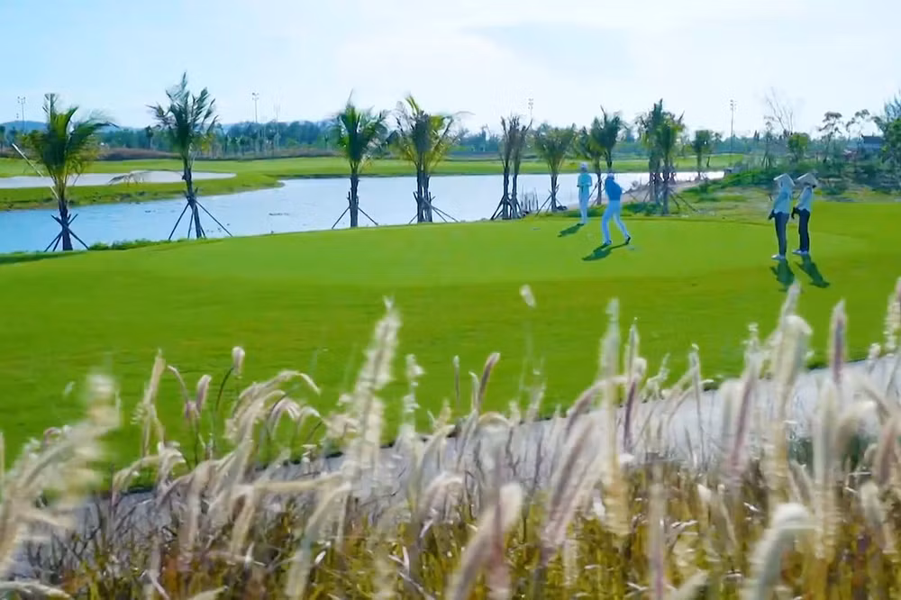 Sân golf 18 lỗ Mường Thanh Xuân Thành. Sân golf 18 lỗ Mường Thanh Xuân Thành.