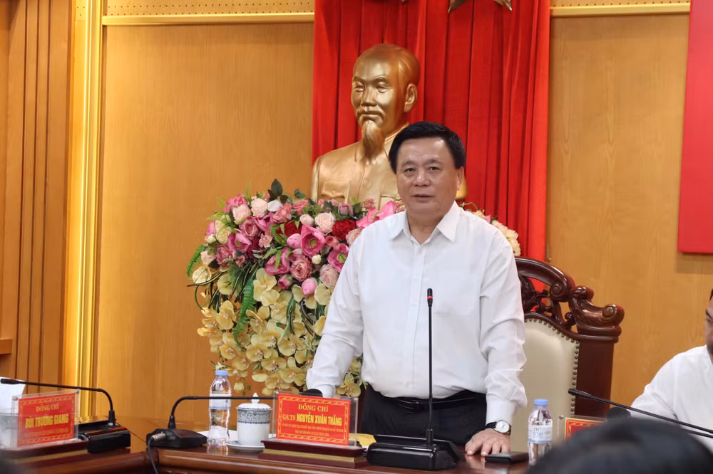 Đồng chí Nguyễn Xuân Thắng đánh giá cao những kết quả đạt được của Hà Tĩnh trong quá trình đổi mới.