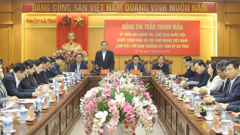 Chủ tịch Quốc hội Trần Thanh Mẫn biểu dương, đánh giá cao những kết quả của Hà Tĩnh đạt được trong thời gian qua.