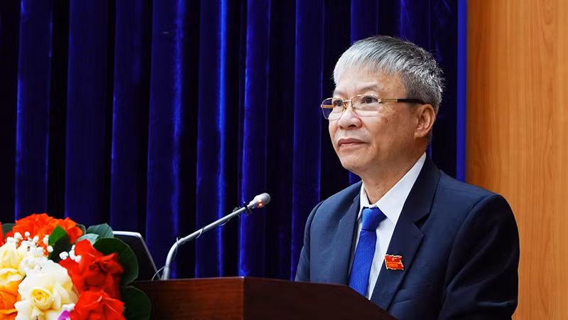 Phó Bí thư Thường trực Tỉnh ủy, Chủ tịch Hội đồng nhân dân tỉnh Quảng Nam Nguyễn Đức Dũng phát biểu khai mạc kỳ họp.