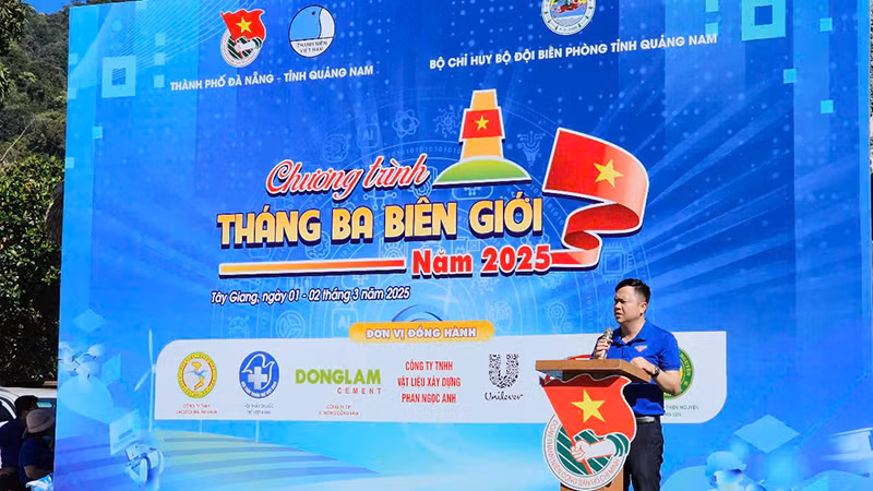 Ủy viên BCH Trung ương Đoàn, Phó Chủ tịch TƯ Hội Sinh viên Việt Nam, Bí thư Thành đoàn Đà Nẵng Lê Công Hùng phát biểu tại chương trình "Tháng Ba biên giới". Ủy viên BCH Trung ương Đoàn, Phó Chủ tịch TƯ Hội Sinh viên Việt Nam, Bí thư Thành đoàn Đà Nẵng Lê Công Hùng phát biểu tại chương trình "Tháng Ba biên giới".
