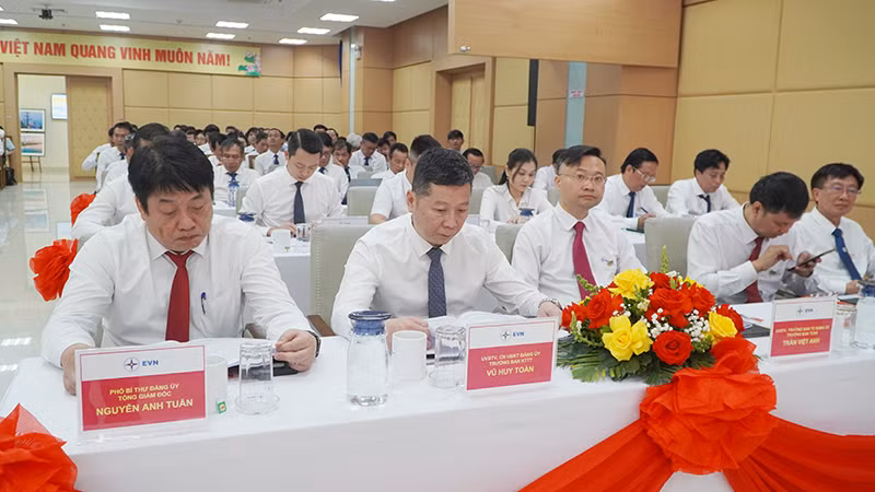 Các đại biểu dự Đại hội Đảng bộ Tổng công ty Điện lực miền Trung lần thứ 15. Các đại biểu dự Đại hội Đảng bộ Tổng công ty Điện lực miền Trung lần thứ 15.