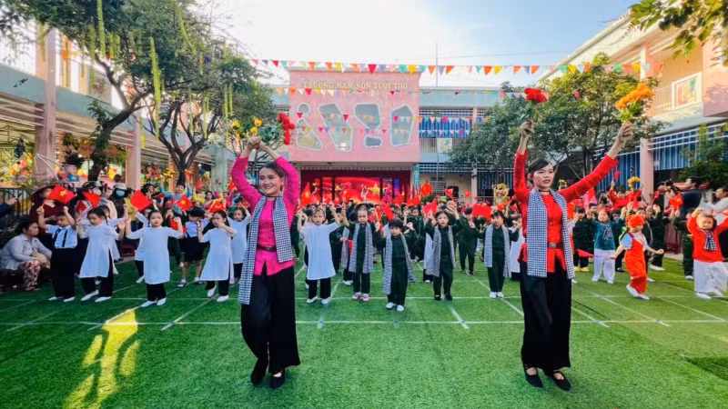 Hoạt động ngoại khóa có chủ đề “Ký ức hào hùng” với sự tham gia của hơn 200 em học sinh mầm non.