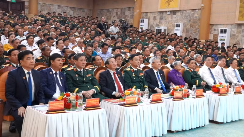 Các đại biểu tham dự Lễ kỷ niệm 80 năm Ngày truyền thống lực lượng vũ trang nhân dân tỉnh Quảng Nam. Các đại biểu tham dự Lễ kỷ niệm 80 năm Ngày truyền thống lực lượng vũ trang nhân dân tỉnh Quảng Nam.