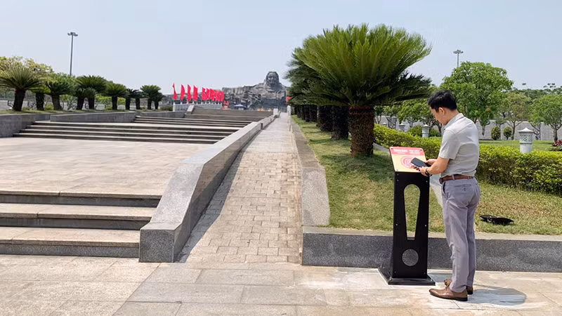 Dự án “Yêu lắm Việt Nam” triển khai ở Quần thể Tượng đài Mẹ Việt Nam anh hùng.