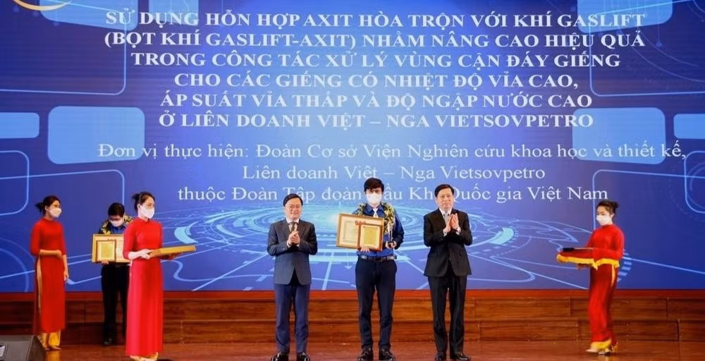 Một công trình nghiên cứu khoa học của Đoàn Thanh niên Vietsovpetro được tuyên dương. (Ảnh: Tập đoàn dầu khí Việt Nam)