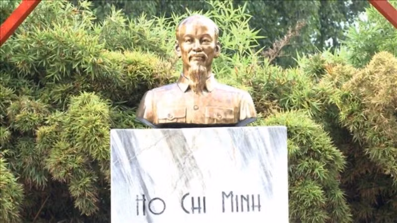 Tượng đài Chủ tịch Hồ Chí Minh tại công viên mang tên Người ở thủ đô La Habana. 
