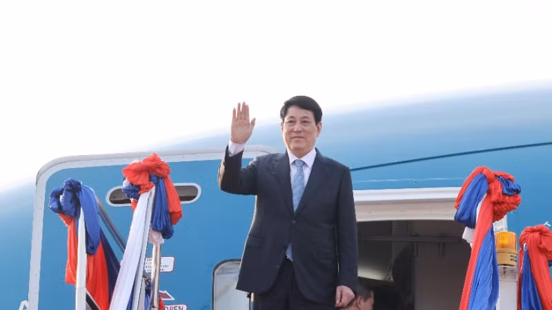 Chủ tịch nước Lương Cường tại sân bay quốc tế Wattay, thủ đô Vientiane, Lào. Chủ tịch nước Lương Cường tại sân bay quốc tế Wattay, thủ đô Vientiane, Lào.