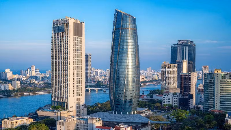 Sự phát triển của thành phố Đà Nẵng tạo nên kỳ tích bên sông Hàn.