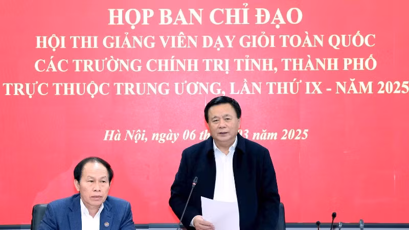 Đồng chí Nguyễn Xuân Thắng, Ủy viên Bộ Chính trị, Giám đốc Học viện Chính trị quốc gia Hồ Chí Minh, Chủ tịch Hội đồng Lý luận Trung ương chủ trì họp Ban Chỉ đạo Hội thi giảng viên dạy giỏi toàn quốc các trường chính trị tỉnh, thành phố trực thuộc Trung ương lần thứ 9 năm 2025.
