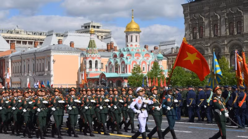 Đoàn Quân đội nhân dân Việt Nam tham gia duyệt binh trên Quảng trường Đỏ.