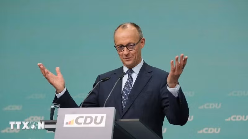 Ông Friedrich Merz phát biểu tại một cuộc họp báo ở Berlin. ̣(Ảnh: THX/TTXVN)