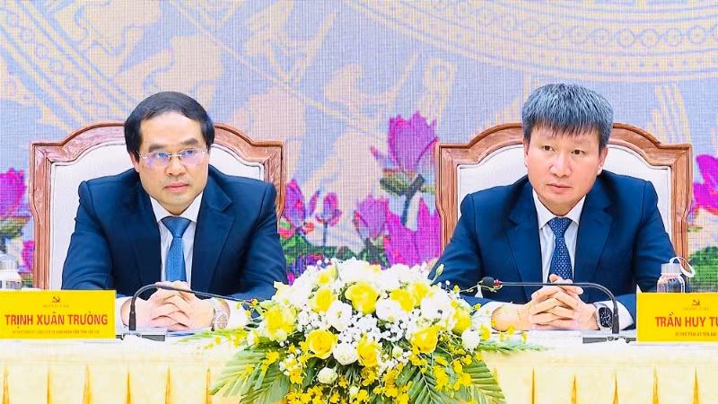 Bí thư Tỉnh ủy Lào Cai và Bí thư Tỉnh ủy Yên Bái chủ trì buổi làm việc. (Ảnh: THANH SƠN) 