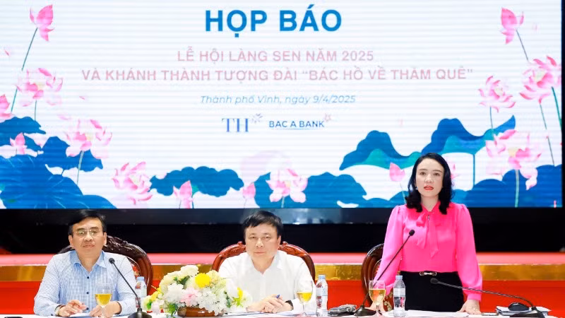 Giám đốc Sở Văn hóa, Thể thao và Du lịch tỉnh Nghệ An Trần Thị Mỹ Hạnh thông tin về công tác chuẩn bị và các hoạt động của Lễ hội Làng Sen năm 2025.