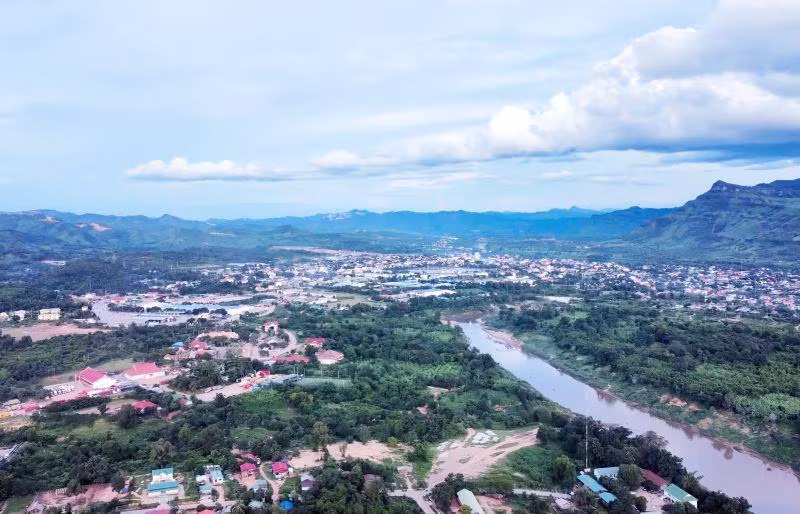 Khu kinh tế-thương mại đặc biệt Lao Bảo.