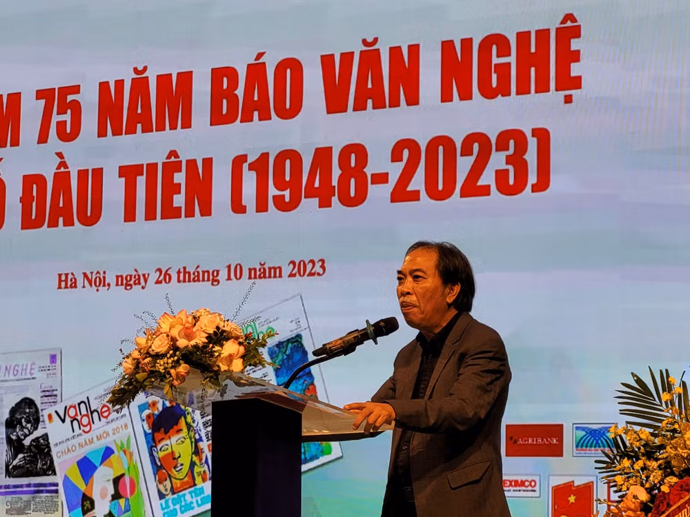 Chủ tịch Hội Nhà văn Việt Nam Nguyễn Quang Thiều phát biểu tại buổi lễ