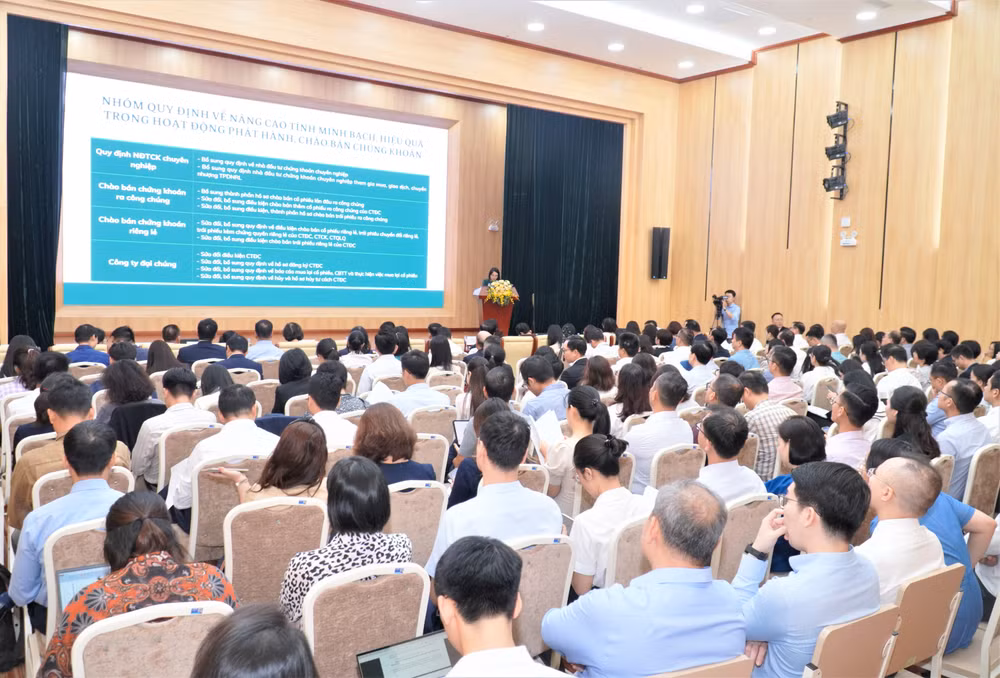Quang cảnh buổi hội thảo.