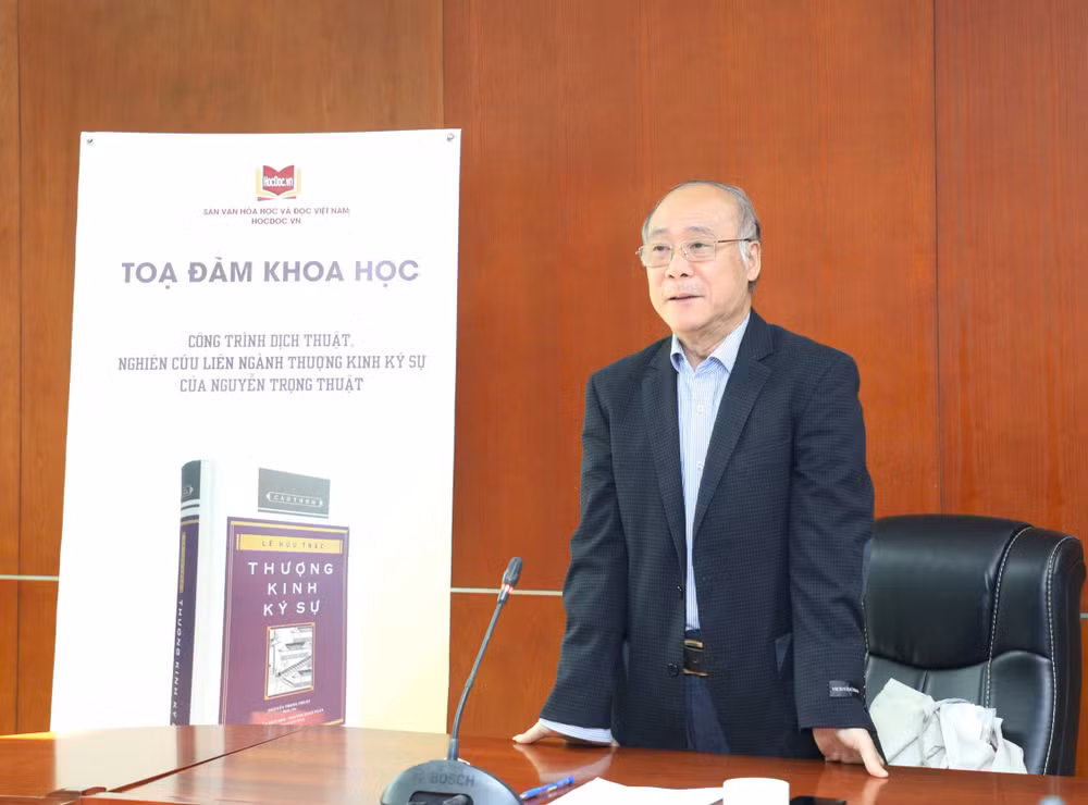 Phó Giáo sư, Tiến sĩ Nguyễn Hữu Sơn chủ trì tọa đàm.