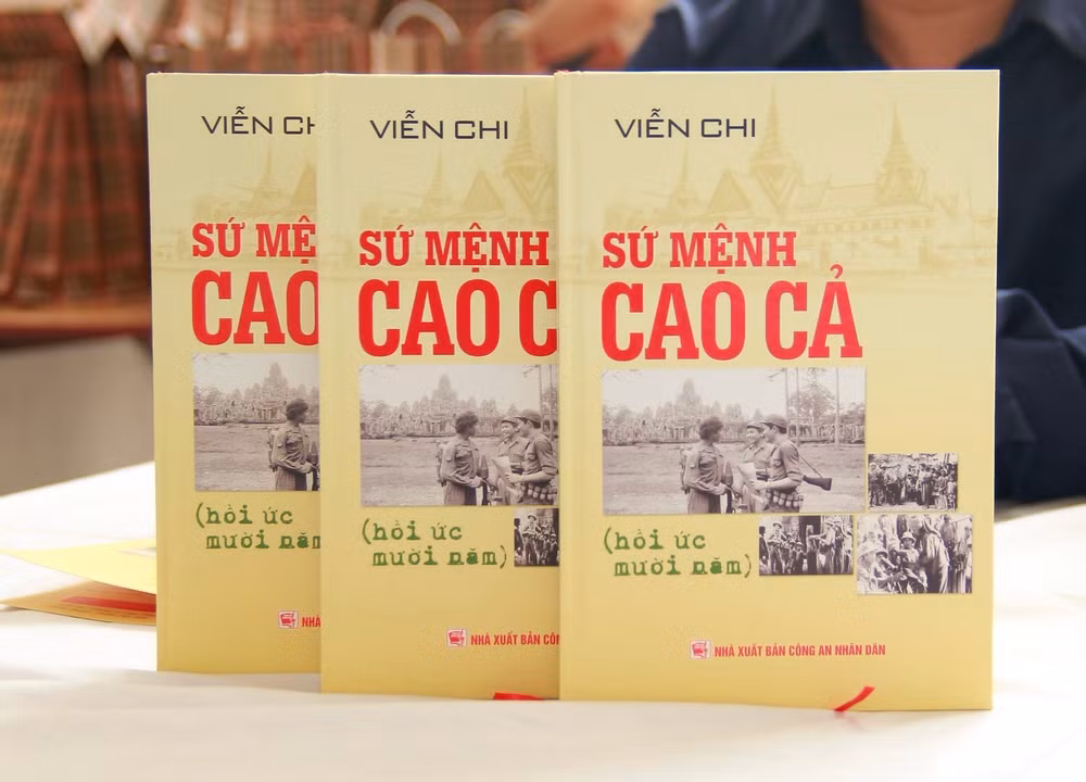 Cuốn sách là tư liệu quý giá cho cán bộ Công an nhân dân.