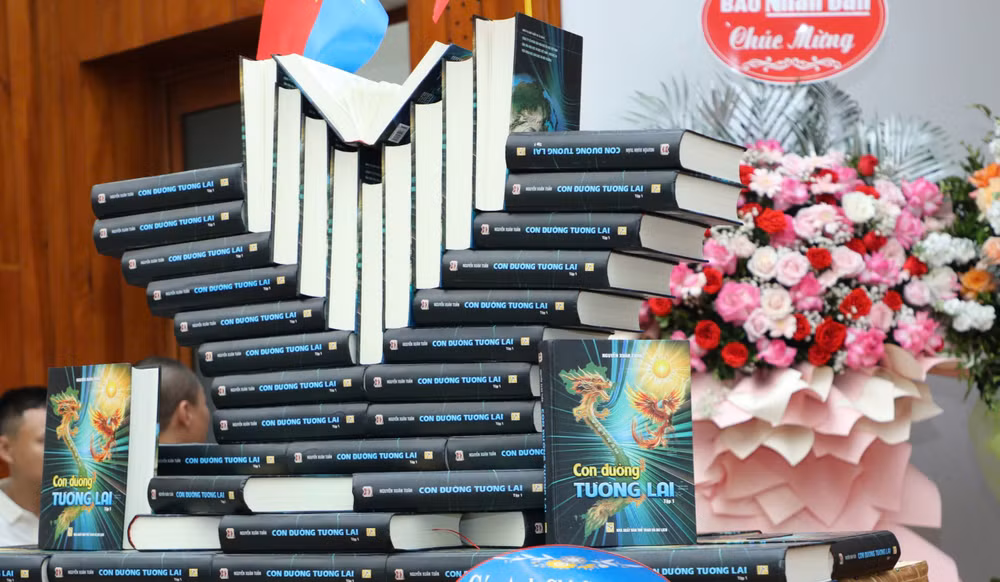 Tập 1 của cuốn sách "Con đường tương lai" với 992 trang gồm 5 chương. Tập 1 của cuốn sách "Con đường tương lai" với 992 trang gồm 5 chương.