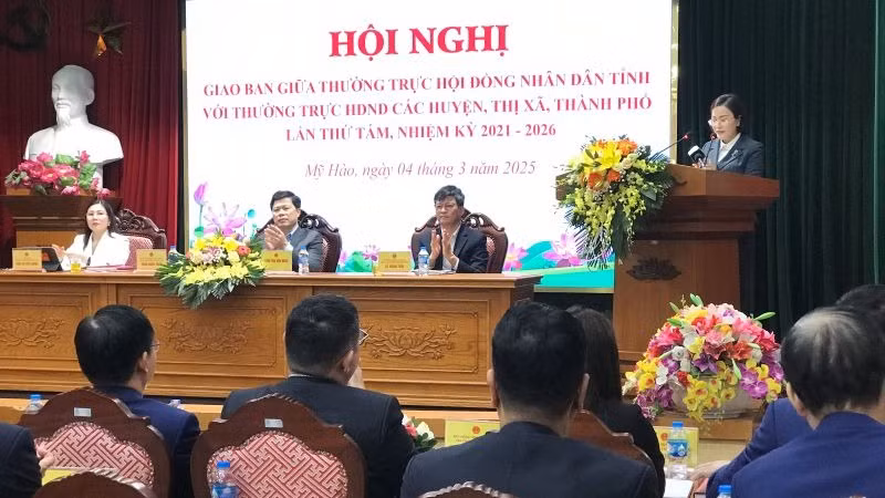 Thường trực Hội đồng nhân dân tỉnh Hưng Yên họp giao ban với Thường trực Hội đồng nhân dân các huyện, thị xã, thành phố bàn về thực hiện các giải pháp để tiếp tục nâng cao hiệu quả hoạt động của Hội đồng nhân dân các cấp trong thực hiện nhiệm vụ phát triển kinh tế-xã hội.