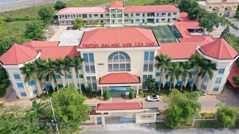Một góc Khu Hiệu bộ và giảng đường Trường Đại học Nam Cần Thơ. 