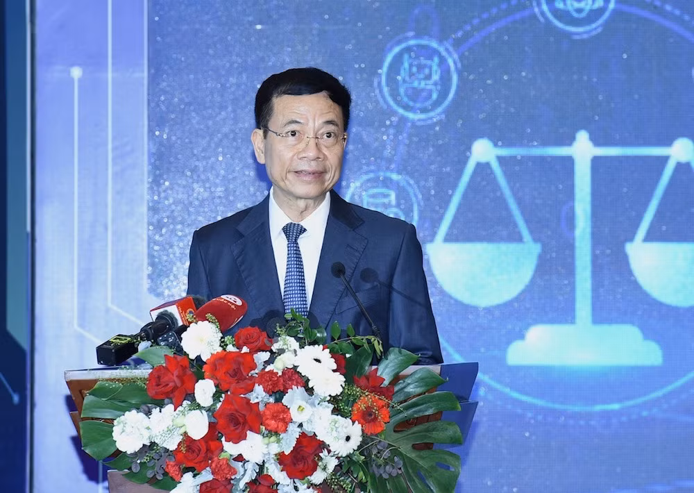 Bộ trưởng Bộ Thông tin và Truyền thông Nguyễn Mạnh Hùng phát biểu tại Hội nghị