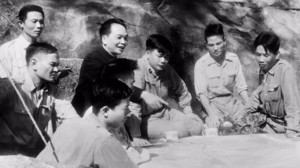 Trước những khó khăn trong đào hào, Đại tướng Võ Nguyên Giáp đã làm gì? ảnh 1
