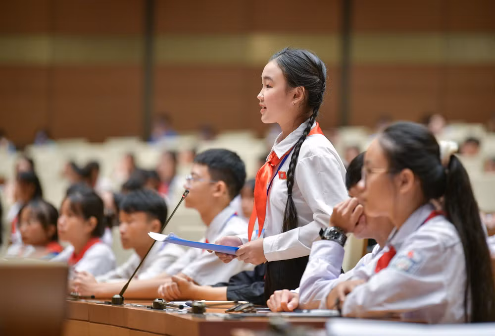 Tổ chức phiên họp giả định "Quốc hội trẻ em" là một hoạt động quan trọng nhằm thúc đẩy quyền tham gia của trẻ em - thế hệ tương lai của đất nước vào các hoạt động chính trị, xã hội, góp phần bảo đảm quyền và lợi ích của trẻ em theo chủ trương của Đảng, chính sách, pháp luật của Nhà nước về trẻ em. Nguồn: Trung ương Đoàn TNCS Hồ Chí Minh