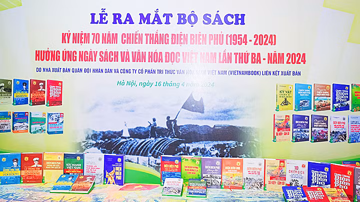 Các tác phẩm của NXB QĐND trưng bày tại lễ ra mắt bộ sách 70 năm Chiến thắng Điện Biên Phủ. Các tác phẩm của NXB QĐND trưng bày tại lễ ra mắt bộ sách 70 năm Chiến thắng Điện Biên Phủ.