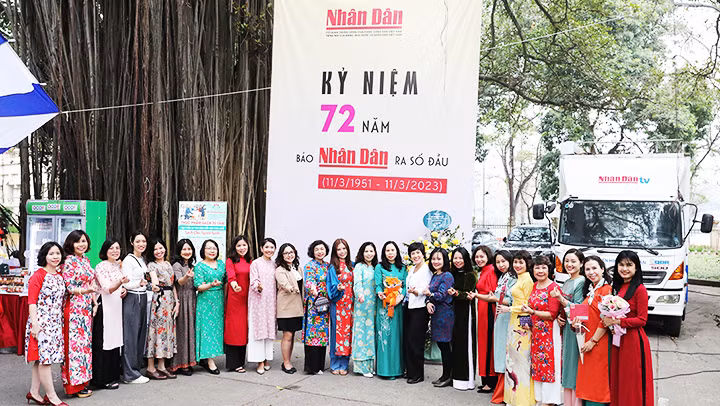 Hội chợ Xuân hướng tới kỷ niệm 72 năm Ngày Báo Nhân Dân ra số đầu (11/3/1951 - 11/3/2023). Hội chợ Xuân hướng tới kỷ niệm 72 năm Ngày Báo Nhân Dân ra số đầu (11/3/1951 - 11/3/2023).