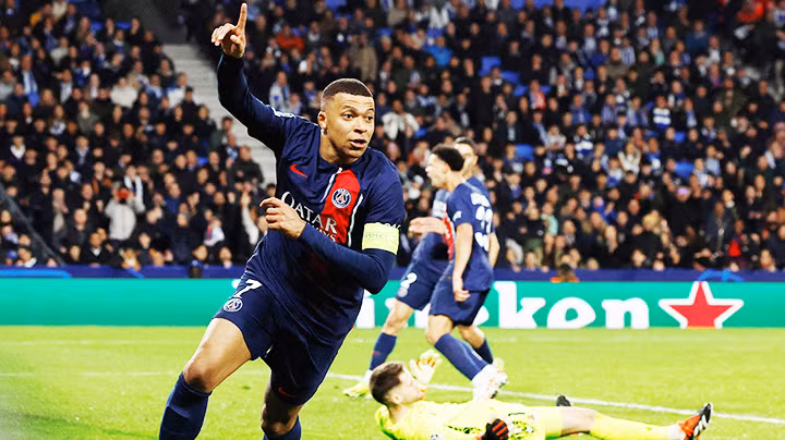 Trên đôi vai Mbappe