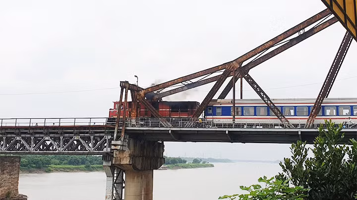 Chạy lại tàu khách Hà Nội - Lào Cai