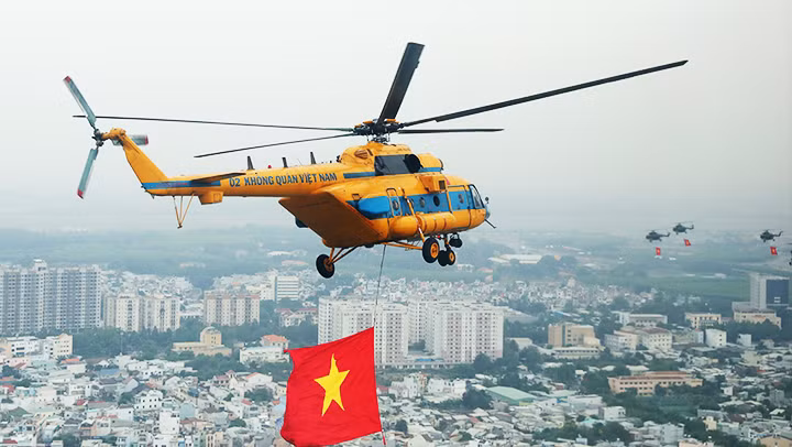 Đội hình giữ nghiêm khoảng cách, bảo đảm đúng cự ly.